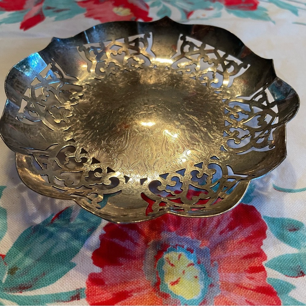 Vintage Saxon Silver plated lace bowl